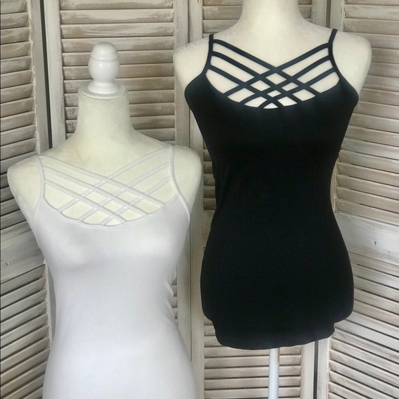 BOUTIQUE- CAGED TRIPLE CROSS TANK TOP IN BLACK SEAMLESS, LONG - Picture 5 of 6